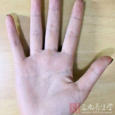 每7-10天修剪指甲以防边缘开裂