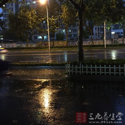 阴雨天也是需要防晒的