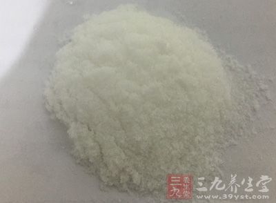 纠正脱水和电解质紊乱，补充钾盐