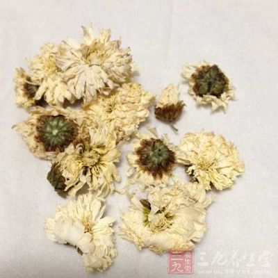 选取菊花干花蕾4~5颗