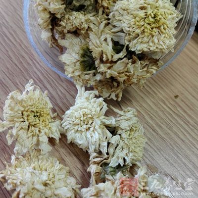 菊花茶之所以成为睡前配制茶饮品的首选