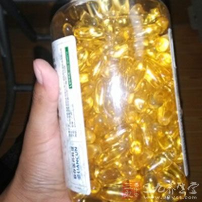 鱼油中含有丰富的omega-3脂肪酸