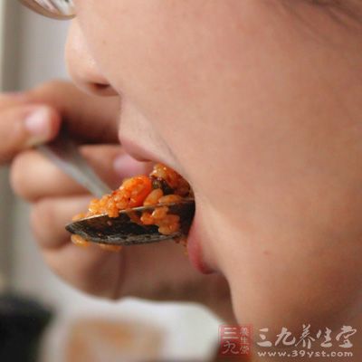 食物经过多次咀嚼之后会变得精白细软