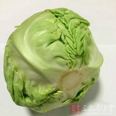 维生素A和E都是脂溶性的，尤其是维生素A，在动物内脏以及各种黄颜色的蔬菜中都含有