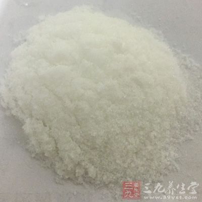 对于白色粉末状的味精可取等量味精和食盐用等量等温热水溶解来判断