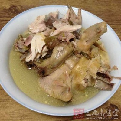 鸡汁营养成分不亚于鸡肉本身，且比鸡肉易消化吸收