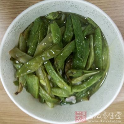 很多人在炒四季豆时都没有炒熟，就直接食用