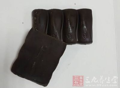 巧克力是我们生活中常见的零食