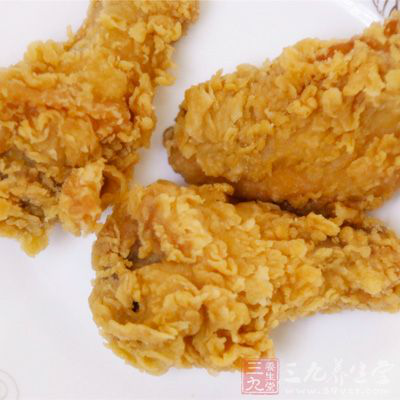 如果油炸食品、烧烤天天吃，时间长了就很可能会和癌症挂上钩