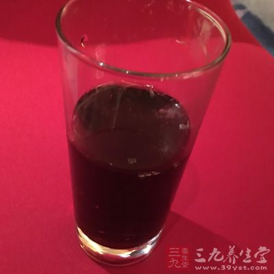 可乐、汽水、浓茶、果汁