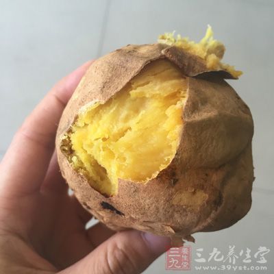 100g左右的烤地瓜中所含的卡路里比米饭还要少