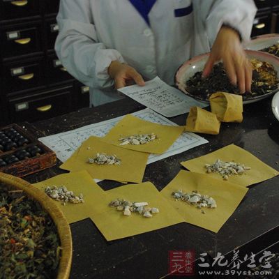 通过中药调理，可平衡，消除致病体的生存环境，防止复发