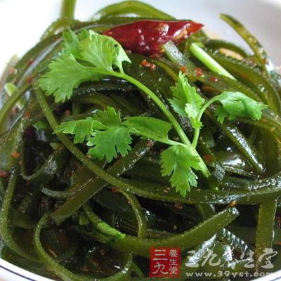 诸如赤小豆、冬瓜、苦瓜、海带、洋葱、芹菜等食物应该少吃为宜