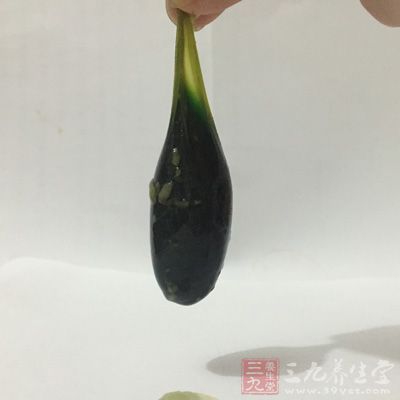 鱼胆是苦涩的，一般都不会吃