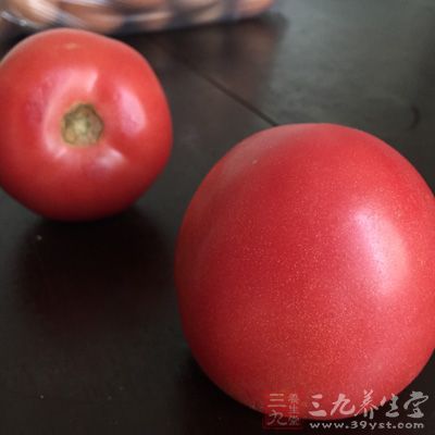 西瓜翠衣30克，番茄50克，豆腐150克