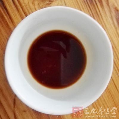 酱油是发酵食品，含有很多微生物