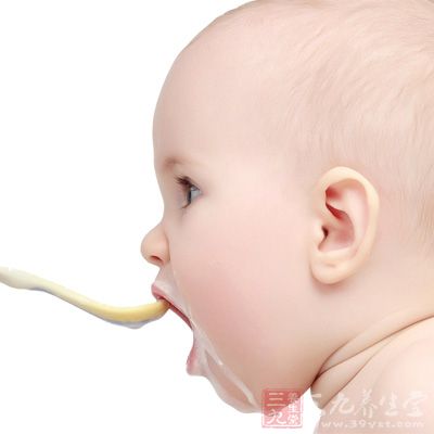 假肿瘤型脑炎患儿常有头痛、呕吐、肢体活动差或瘫痪、失语等精神症状、局灶性神经系统症状、颅内高压征等