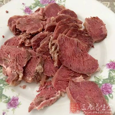 含铬较多的食物有牛肉等