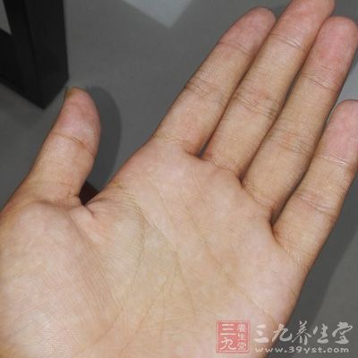 患者易由于过性脑缺血导致手指麻木