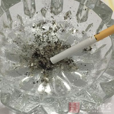 仅仅自己戒烟还不够。二手烟对健康的影响毋须多言