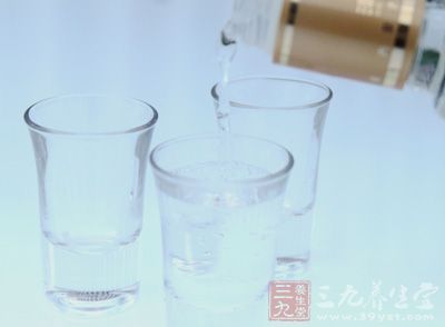 长期刺激、嗜酒、长期吃过烫食物