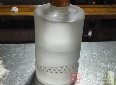 长期酗酒的朋友，会造成慢性酒精中毒