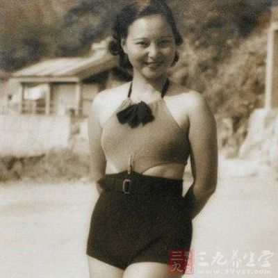 正是风靡沪粤港的奇女子——余美颜