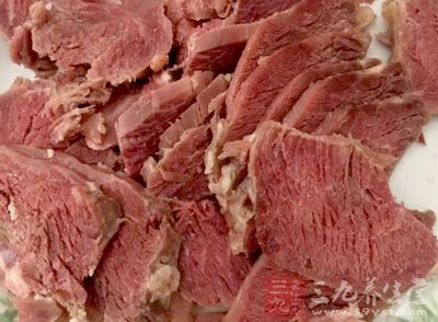 牛肉性平，味甘，有益气血、补脾胃、强筋骨的作用