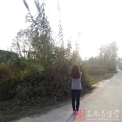 女人也许会认为反正已经结婚，交异性朋友正大光明