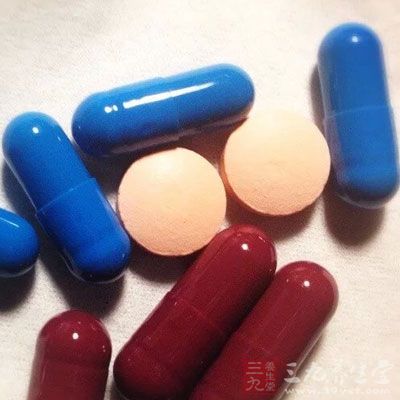 首先应用减少损害因素的药物