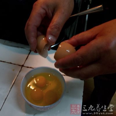 “凤凰衣”其实就是鸡蛋内部的那层膜