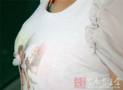 可发现乳房肿块呈卵圆或椭圆形