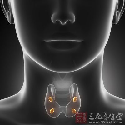 由于肿瘤刺激可产生刺激性干咳，痰中带血，患者常有粘液粘着感