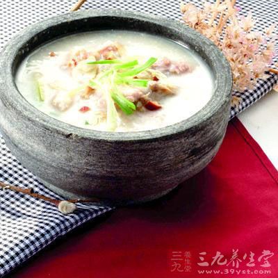 葱白红枣鸡肉粥