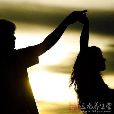 女性在第一次爱爱时，可能会出现紧张、害羞、痛楚等情况