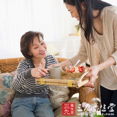 　婆婆喜欢儿媳就是很简单的事情，只要儿媳对她，就像对待自己的父母一样，多一点关爱，她就会感觉像自己的女儿，那您们之间还有问题吗?