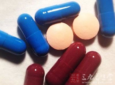 从杀灭霉菌入手，按期去医院复查，决定是否需要继续用药