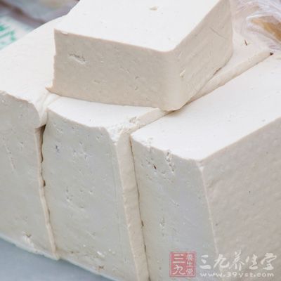 豌豆苗50克、豆腐250克、酱油