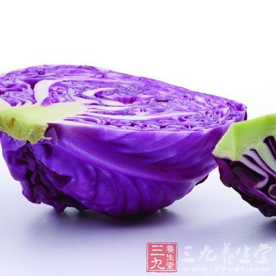 十字花科蔬菜品种繁多，其中的紫甘蓝是冬季蔬菜中营养的集大成者