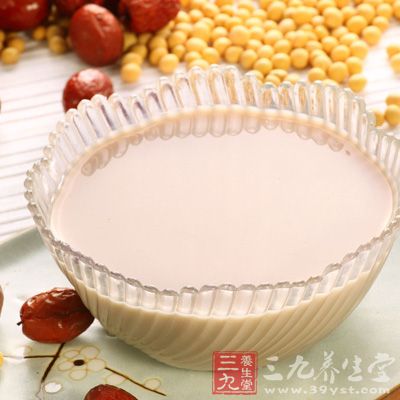 黄豆还能抗菌消炎，对咽炎、结膜炎、口腔炎、菌痢、肠炎有效