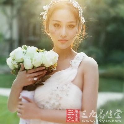 如何分辨哪些女人好色 看10个心理暗示