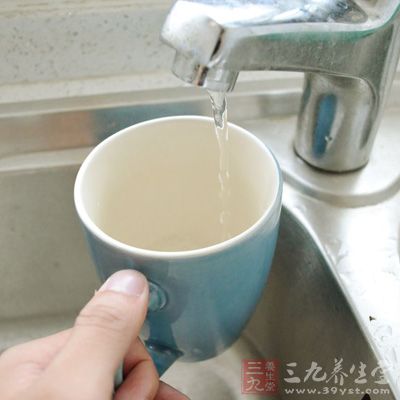 将水牛角加水200mL