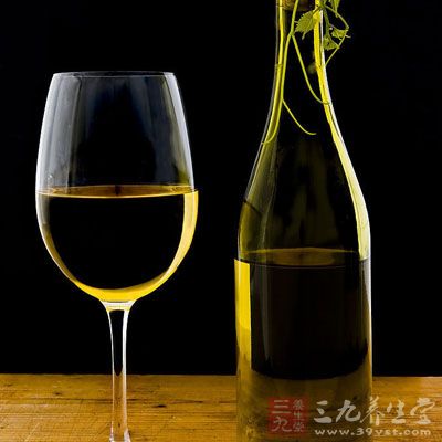 湿疹患者忌各种酒类包括白酒、啤酒、葡萄酒