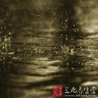 梦见天阴雨，身有患