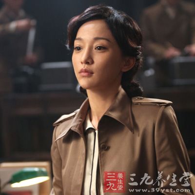 周迅饰演顾晓梦 in《风声》 饰演张学宁 in《听风者》