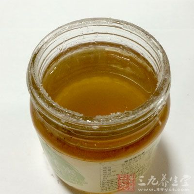 蜂蜜中含有多种生物活性物质，能激发人体的免疫功能