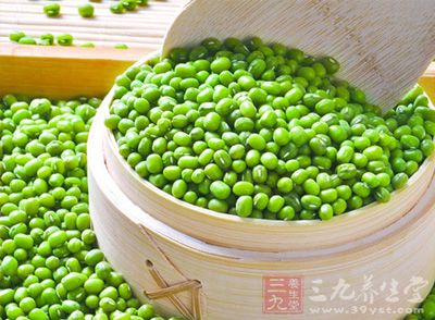 为大家介绍一中夏季非常实用的清热去火的食物：绿豆