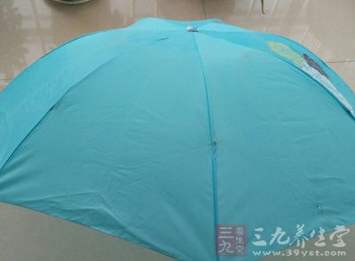 一些人觉得伞是用来遮风挡雨的，没啥大碍