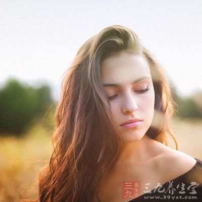 好色的女人比一般的女人更加追求外表的美丽和身体的健康