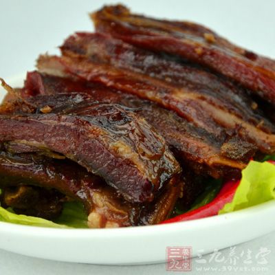 吃上一口藜蒿炒腊肉，唇齿生香，回味悠长